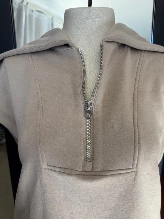 Bailey 44 Taupe Knit Short Set- size S - Picture 3 of 9